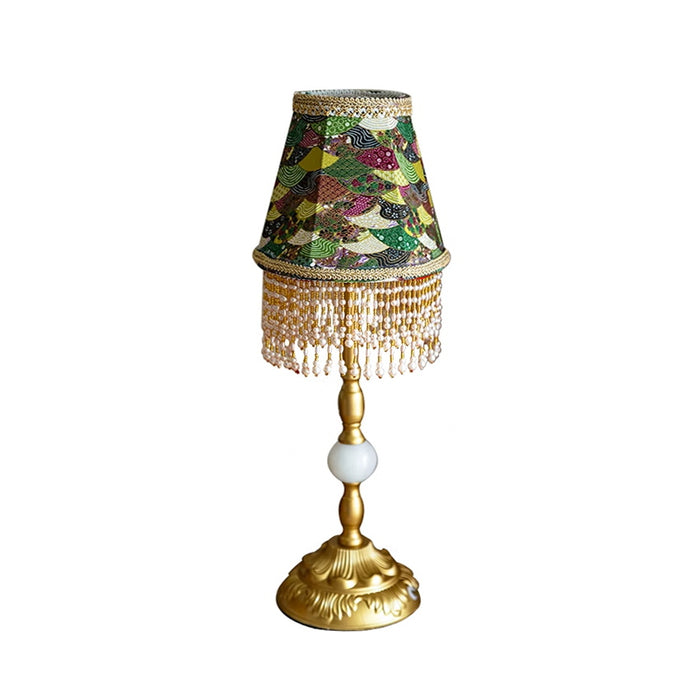 Edwardianische Tischlampe mit appliziertem Perlenschirm 7,1"