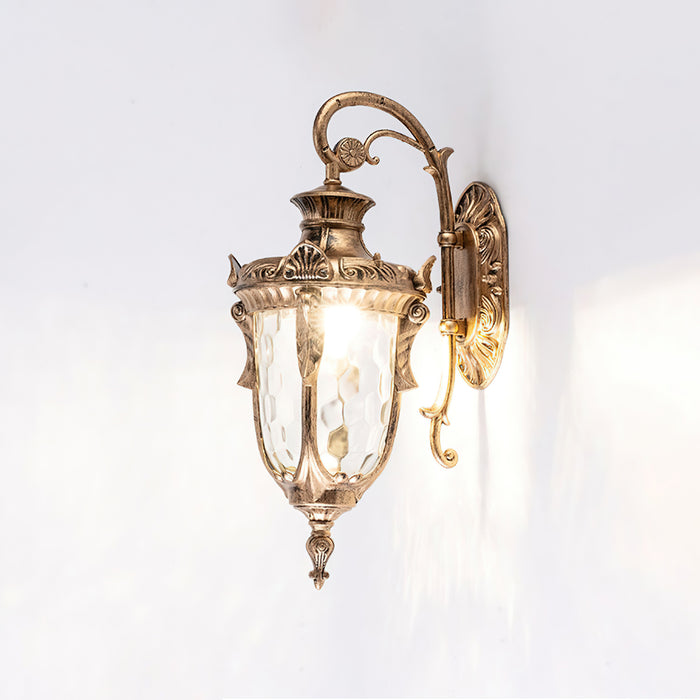 Heritage Outdoor Wall Lamp