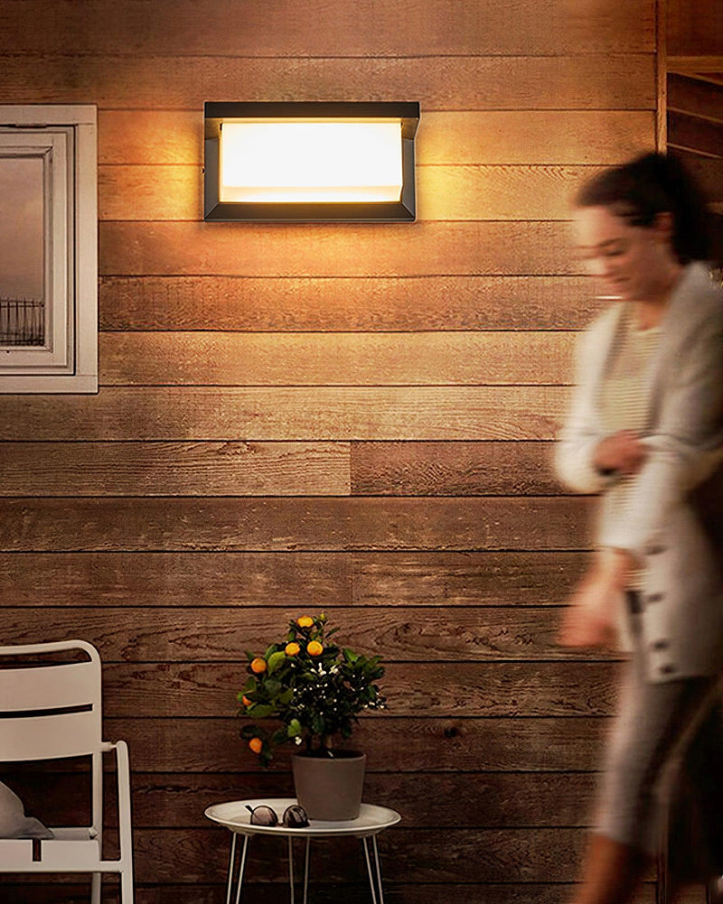 Horizontal LED Outdoor Light