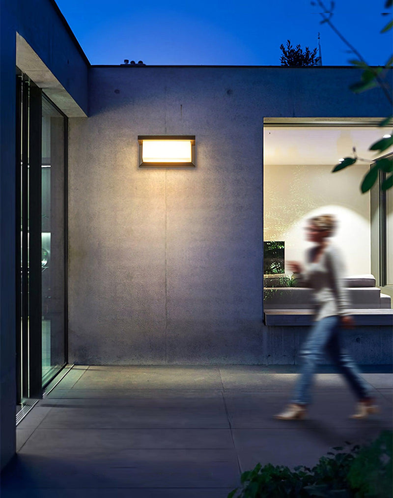 Horizontal LED Outdoor Light