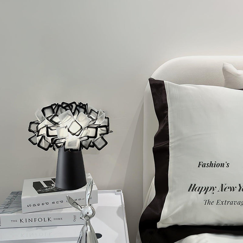 Illis Flower Table Lamp 10.2"