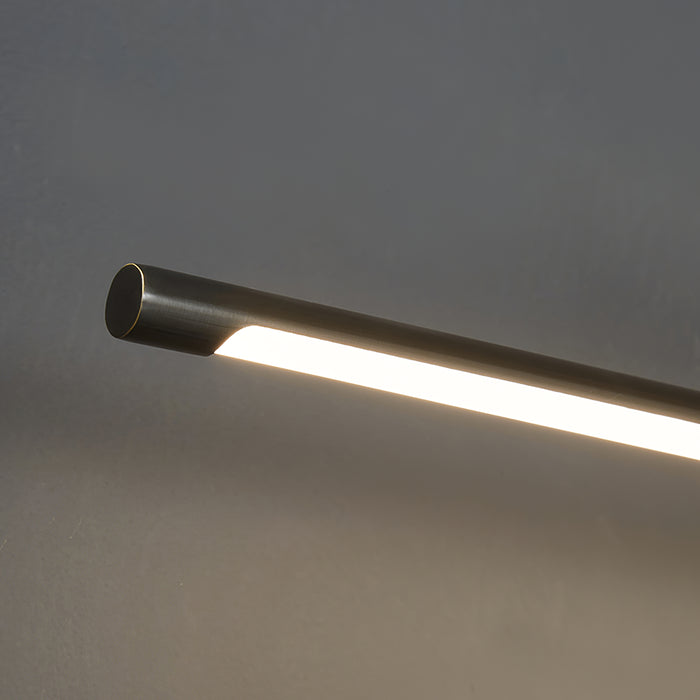 مصباح حائط LED أسود بتصميم أنيق من Koge