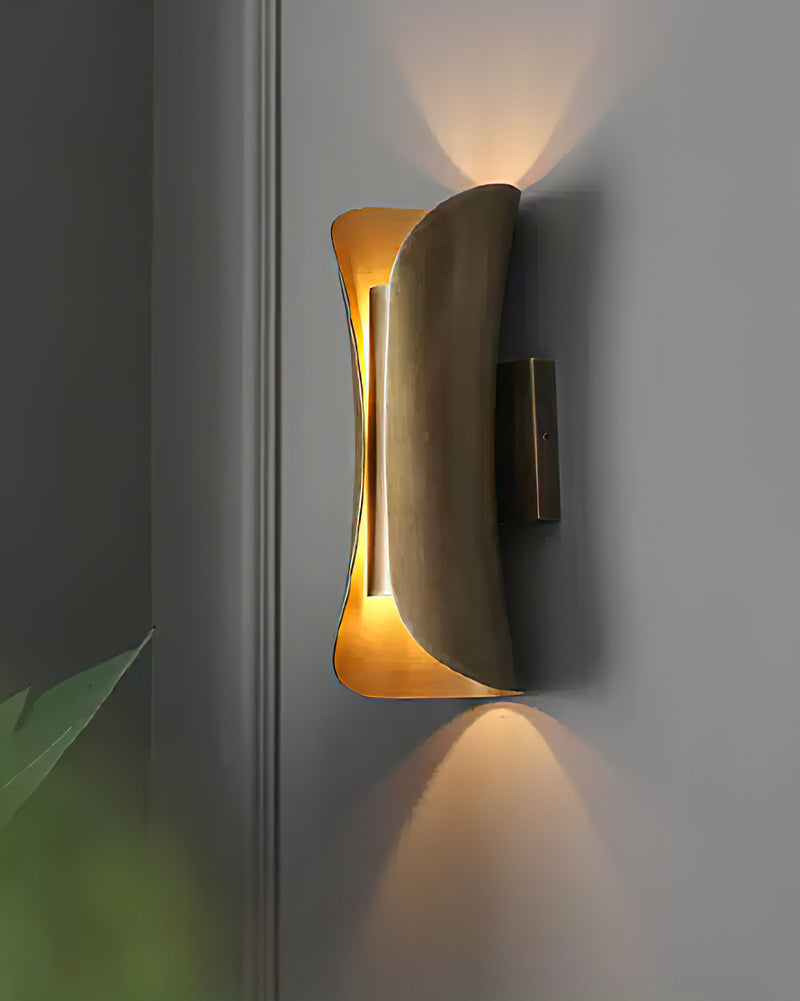 Lustra Wall Lamp
