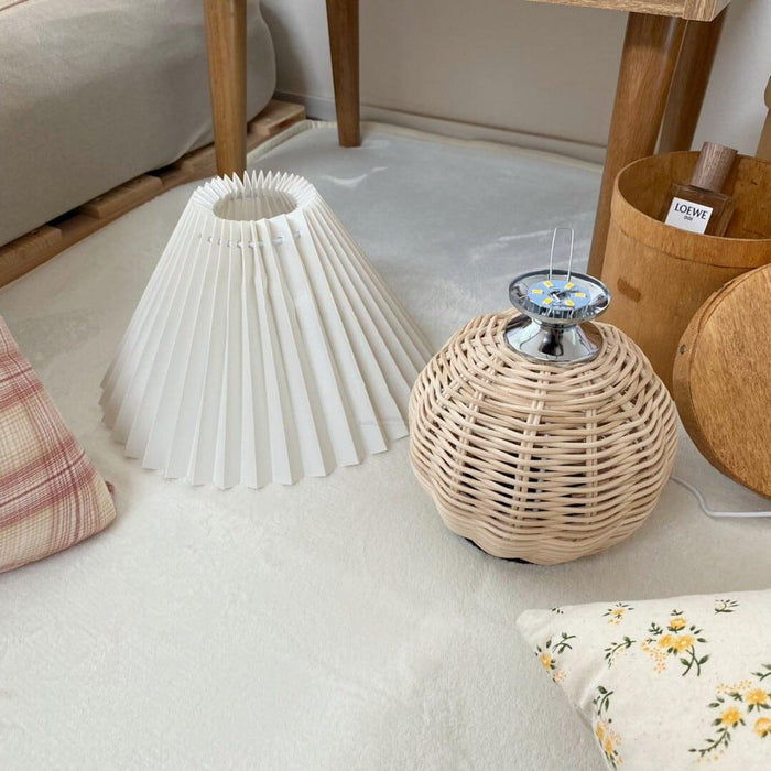 Rattan Pleated Table lamp 9.4"