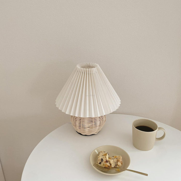 Rattan Pleated Table lamp 9.4"