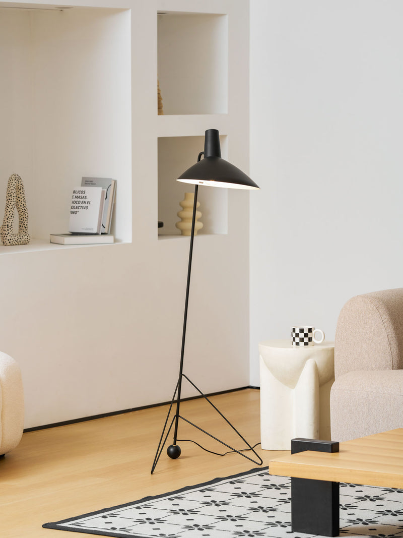 Svelte Noir Floor Lamp 28.3"