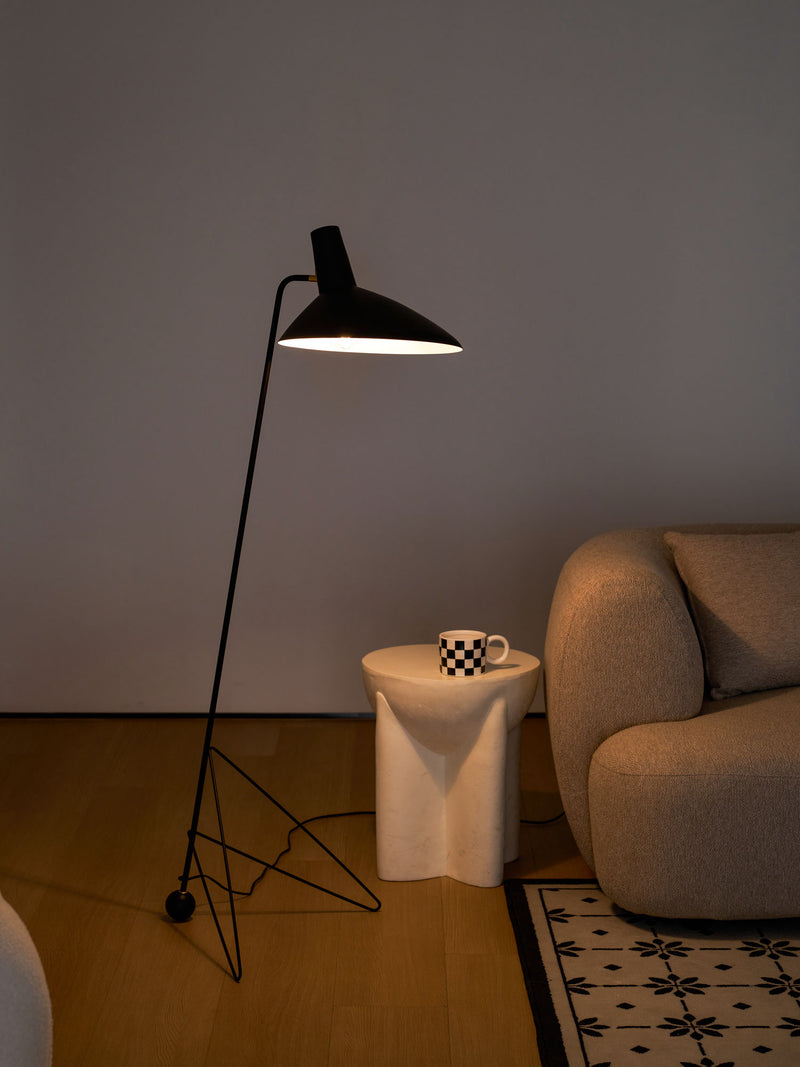 Svelte Noir Floor Lamp 28.3"