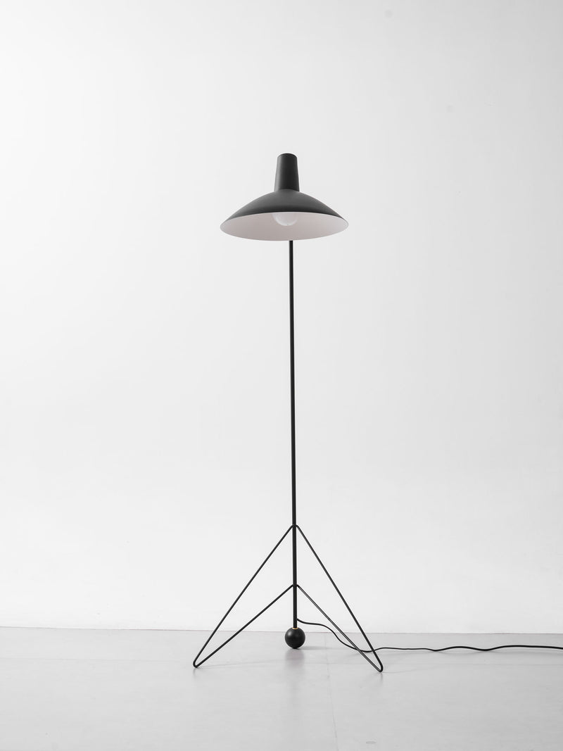 Svelte Noir Floor Lamp 28.3"