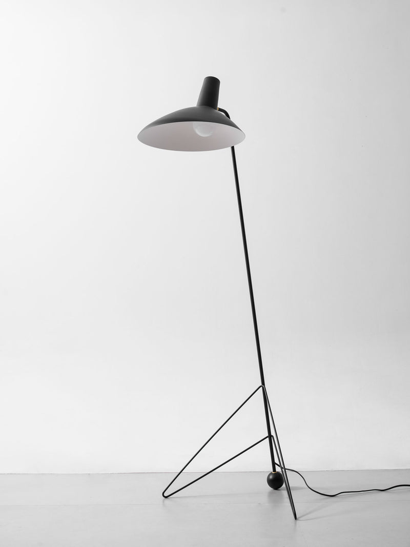 Svelte Noir Floor Lamp 28.3"