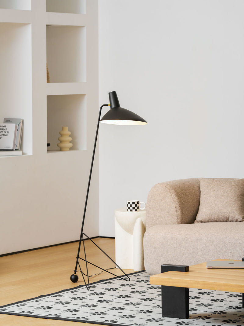 Svelte Noir Floor Lamp 28.3"