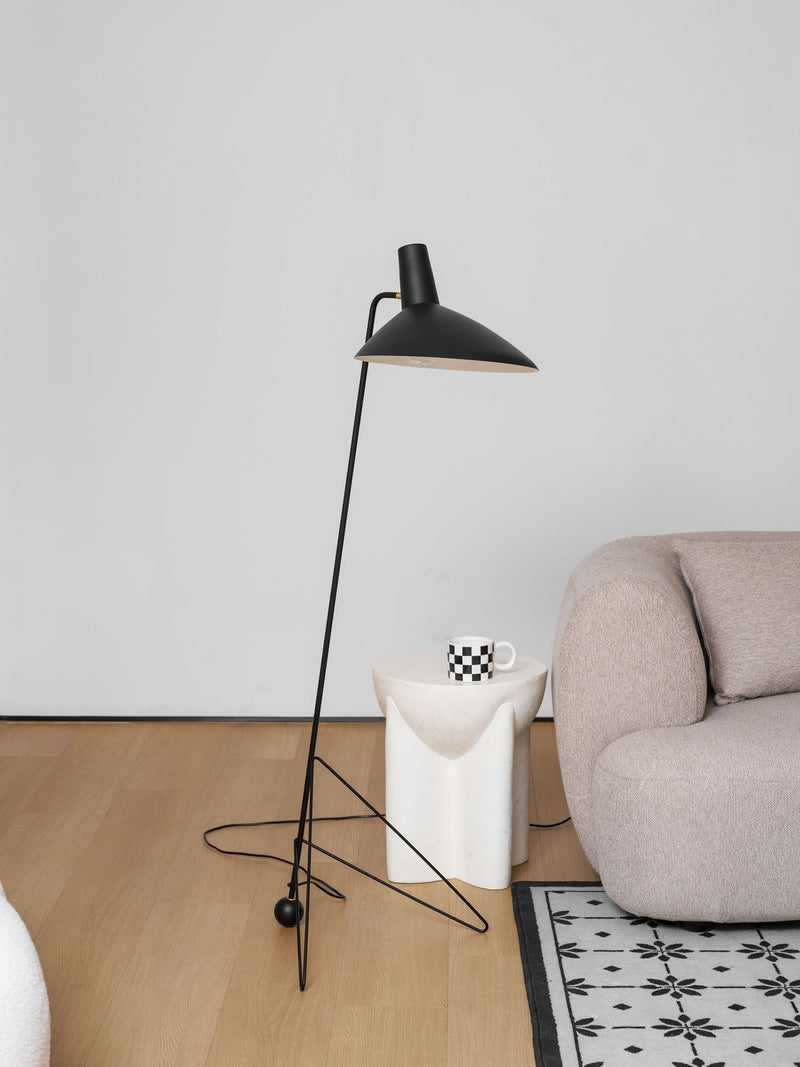 Svelte Noir Floor Lamp 28.3"
